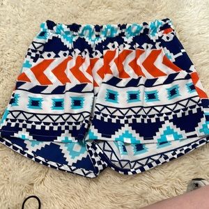 Tribal shorts L; tyche